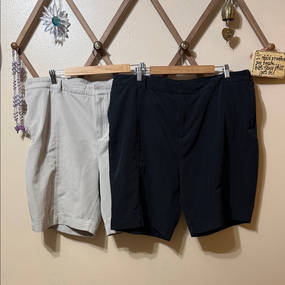 32 Degrees Women's Black and Tan Shorts